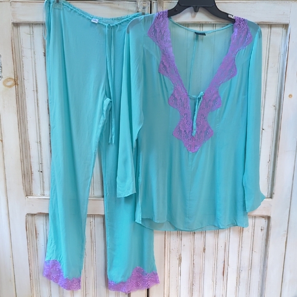 Frederick's Of Hollywood 100% Silk Blue And Purple Lounge/Pajama Set. Small